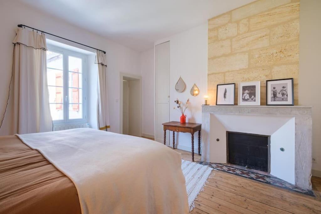 Appartement Avec Son Patio Dans Centre Historique De Bourg Экстерьер фото