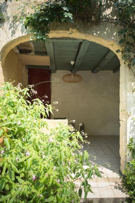 Appartement Avec Son Patio Dans Centre Historique De Bourg Экстерьер фото