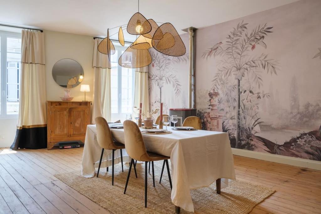 Appartement Avec Son Patio Dans Centre Historique De Bourg Экстерьер фото
